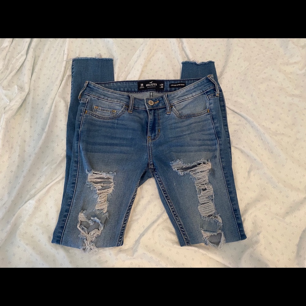 ⚡️Hollister Low Rise Distressed⚡️ ($7 flash sale)